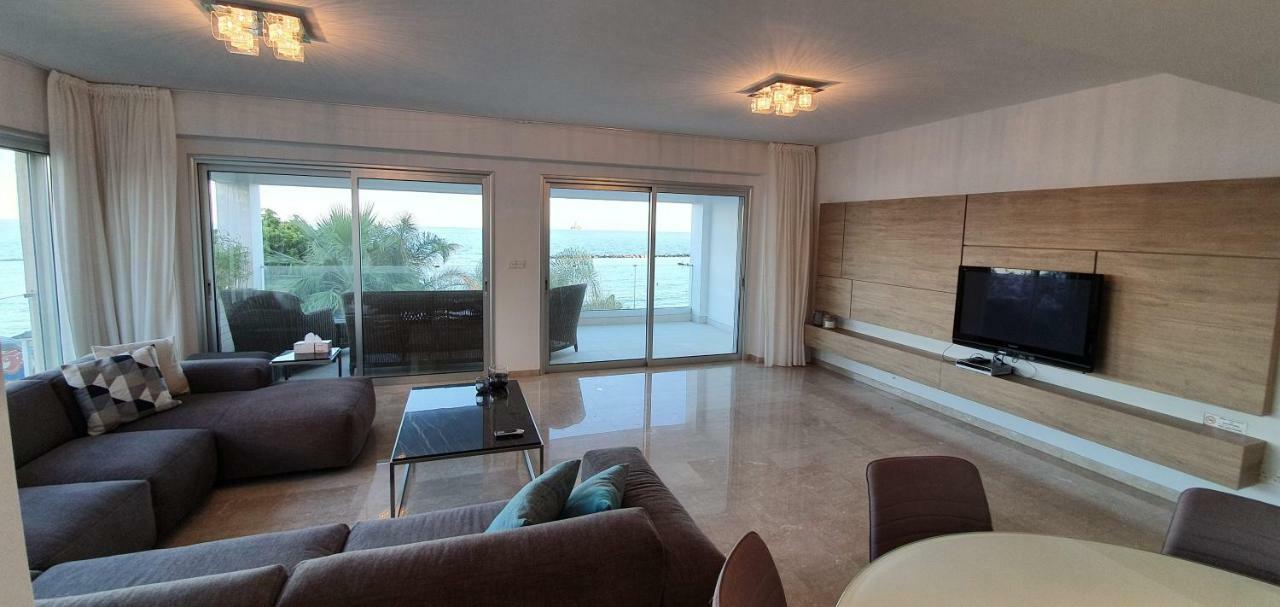 Pegasus Beach Front Daire Limasol Dış mekan fotoğraf
