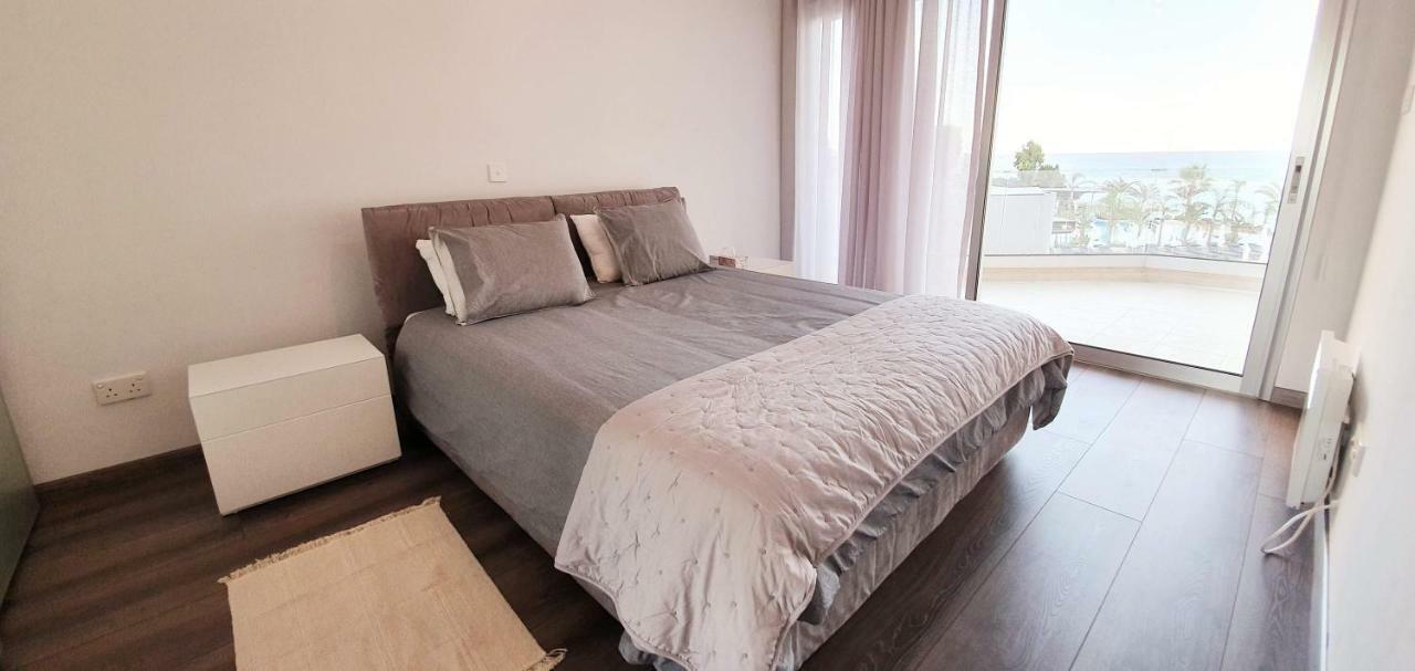 Pegasus Beach Front Daire Limasol Dış mekan fotoğraf