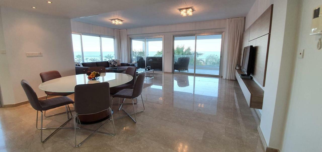 Pegasus Beach Front Daire Limasol Dış mekan fotoğraf