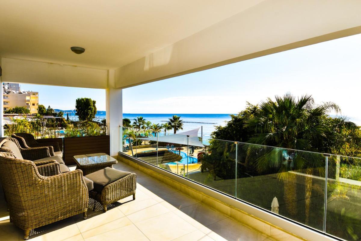Pegasus Beach Front Daire Limasol Dış mekan fotoğraf